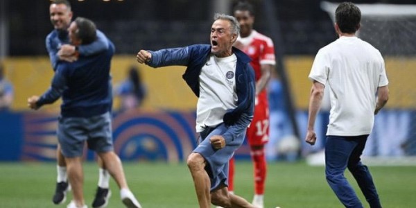 开云体育-2-0！3-2！欧洲4豪门乱斗：断腿+染红！恩里克狂奔庆祝，太窒息