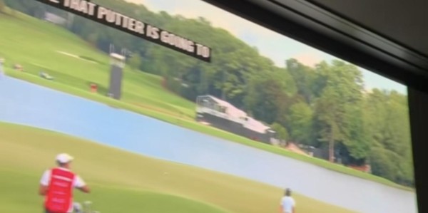 开云登录线上-回家也要打！詹姆斯社媒晒出在家玩高尔夫游戏：巡回赛冠军