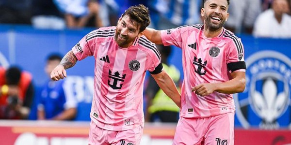 梅西两传一射，进球数继续追赶C罗！未来同样有望打进一千球！