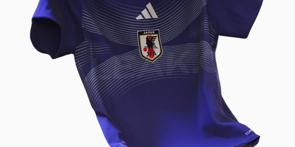 日本队26世界杯主场球衣谍照曝光：海洋蓝色调点缀银灰线条