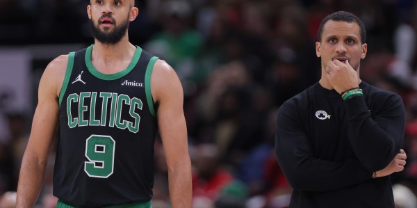 开云体育-德里克-怀特谈马祖拉：过去一周专项篮板训练受益良多