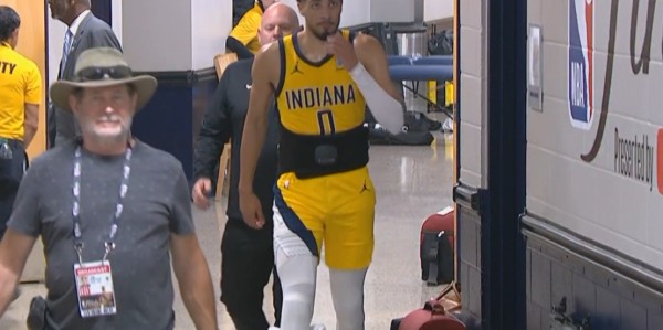 哈利伯顿0运动战进球创67年最差纪录！赛后谈受伤：从没想过下场