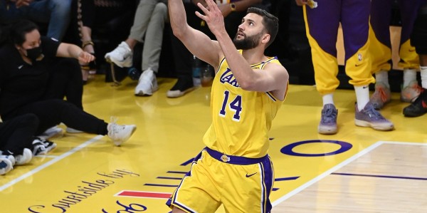 KAIYUN下载app-湖记：湖人看好克莱伯作为空间型内线的价值 认为他能丰富轮换