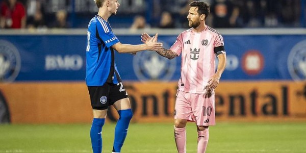 梅西两传一射，进球数继续追赶C罗！未来同样有望打进一千球！