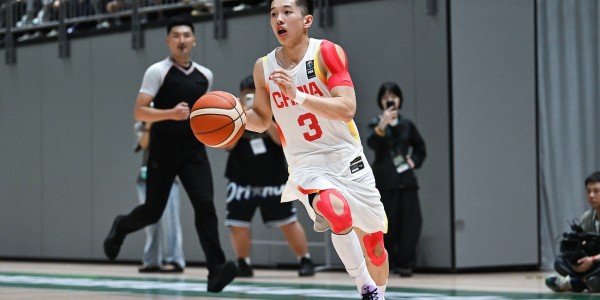 开云娱乐-打得像隆多😎杨溢予取予求狂送17助破赛会纪录 得0分外加4板2断